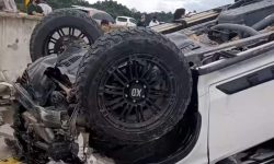 Diduga Sopir Mengantuk, Pajero Remuk di Tol Balsam