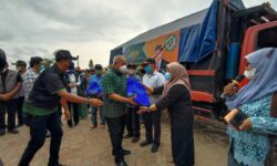 Gubernur Bantu Warga Terdampak Banjir dan COVID-19, Kasmidi Sampaikan Terima Kasih