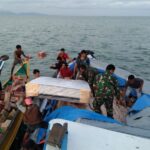 TNI AL Selamatkan ABK dan Muatan Kapal Sembako Karam di Perairan Sei Taiwan