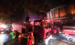 Diler Mitsubishi di Samarinda Terbakar