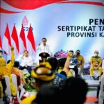 Presiden Jokowi Serahkan 13.455 Sertifikat Tanah Warga Kaltara, Ada Bagi-bagi Sepeda
