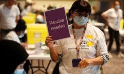 Pertama Kalinya Kasus Harian COVID-19 Lebih 100 Ribu di Inggris