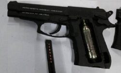 Polisi Amankan Debt Collector Bawa Airsoft Gun dan Alat Kejut Listrik