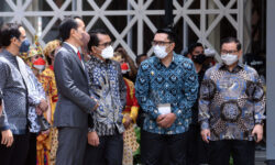 Gotong Royong Kunci Tangani COVID-19 di Indonesia