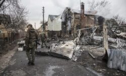 Invasi Rusia Masuk Lewat Pinggiran Ibukota Ukraina