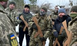 Belasan Negara Minta Warganya Tinggalkan Ukraina