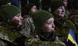 Tentara Perempuan Ukraina Berikrar Siap di Garis Depan Hadapi Rusia