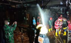 Diduga Korsleting Listrik, Gudang Mebel Terbakar di Samarinda