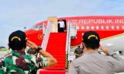Terbang ke Sulteng, Presiden Jokowi Cek Vaksinasi Hingga Resmikan Infrastruktur
