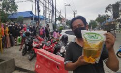 Pemerintah Beri BLT Minyak Goreng Rp 100 Ribu per Bulan