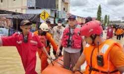 Gubernur Tinjau Kawasan dan Korban Banjir di Balikpapan