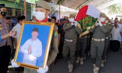 Wagub Kaltara dan Masyarakat Nunukan Lepas Jenazah Danni Iskandar