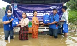 Banjir di Kutai Timur, Karyawan XL Axiata Salurkan Bantuan Darurat di Sangatta