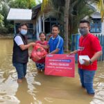 Aksi Sosial Telkomsel Distribusikan Bantuan Warga Korban Banjir di Sangatta