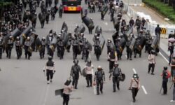 Amankan Aksi Demo, Aparat Gabungan Dikerahkan ke DPR dan Patung Kuda