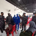 TNI AL Salurkan Bansos Kesehatan dan Sembako di Sebatik