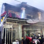 Ruko Terbakar di Samarinda Tewaskan 7 Orang, Sopir Mobil Diburu Polisi