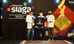 Telkomsel Siaga #SambungkanSenyuman Berbagi Kebahagiaan Ramadan di Balikpapan