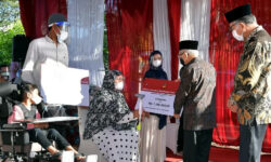 Di Aceh, Wapres Serahkan Bansos Pemerintah