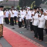Presiden Jokowi dan Ibu Iriana Salat Idulfitri di Halaman Istana Yogyakarta