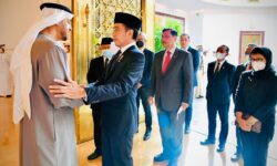 Singgah di Abu Dhabi, Presiden Jokowi Sampaikan Dukacita Wafatnya Sheikh Khalifa