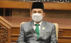 Ketua DPRD Kutim Sumbang Bola dan Kostum Tiap Desa se-Kecamatan Ranpul