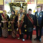 Bupati, Wakil Bupati, dan Ketua DPRD Berau Terima Gelar Kebangsawanan dari Sultan Gunung Tabur