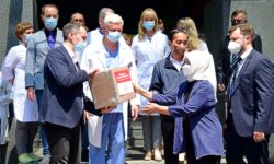 Ibu Iriana Jokowi Serahkan Bantuan ke Rumah Sakit di Kyiv