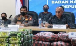 BNN Bekuk  3 Anggota TNI dan 1 Polisi Dalam Kasus 300 Kg Narkoba