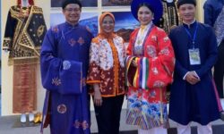 Baju Tradisional “Bundo Kanduang” di “ASEAN Traditional Costumes Exhibition”