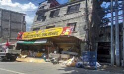 Gempa M 7,3 di Filipina Putuskan Jaringan Listrik dan Hancurkan Bangunan
