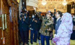 Pintu Kayu Ukir Jawa Klasik “Gebyok”untuk Sultan Brunei Darussalam