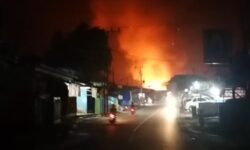 Tengah Malam, Tiga Bangunan di Samarinda Hangus Terbakar