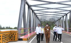 Jokowi Cek Jalan Lingkar Nias dan Jembatan Idano Sibolou di Nias Barat