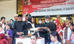 Peringatan HUT Ke-77 RI di Brunei, Dubes Sujatmiko Dialog dengan Masyarakat Indonesia