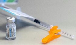 Ilmuwan Afsel Laporkan Kematian Pertama Terkait Vaksin Covid