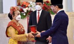 127 Tokoh Diganjar Anugerah Tanda Kehormatan dari Jokowi