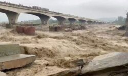 Banjir dan Tanah Longsor di India Tewaskan Puluhan Orang