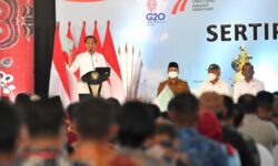 3.000 Orang di Jawa Timur Terima Sertifikat Tanah dari Presiden Jokowi
