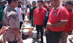 Bupati Edi Mulai Distribusikan Bantuan Program 25 Ribu Nelayan Produktif.