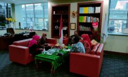 Perpustakaan Kaltim-Gojek Muslimah Rintis Kerja Sama Antar Jemput Buku