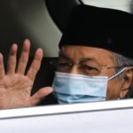 Mantan PM Malaysia Mahathir Keluar dari RS Usai Perawatan COVID