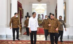 Jokowi Minta Bawaslu Tegas Menegakkan Hukum