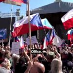 Puluhan Ribu Orang di Praha Protes Pemerintah, Uni Eropa dan NATO