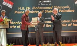 Duta Besar Andy Rachmianto Terima “Bintang Persahabatan” dari Presiden Palestina
