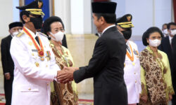 Pesan Jokowi ke Gubernur dan Wagub DIY yang Baru Dilantik