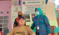 Dijemput Tim Kemensos, Penjual Pentol di Samarinda Kena Stroke Pulang ke Mojokerto