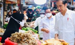 Senangnya Pedagang Pasar di Balikpapan Bertemu Jokowi