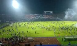 129 Meninggal di Malang, Jokowi Perintahkan Liga 1 Disetop