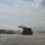 Bareng Otoritas, PT PHM Bantu Pemadaman Kebakaran Kapal di Perairan Samarinda